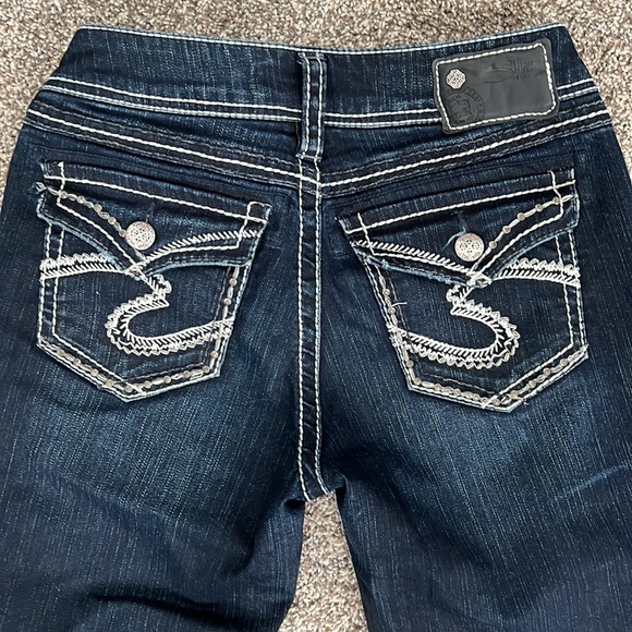 Silver Suki Flap Jeans Dark Distressed Wash 28x32 - Picture 6 of 7